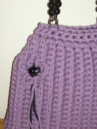 9B - Mala em trapilho roxo com alças de mão pretas