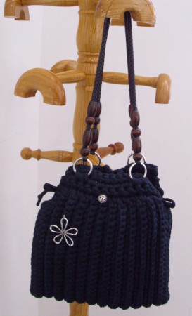 10A - Mala em trapilho preto com alças de ombro pretas