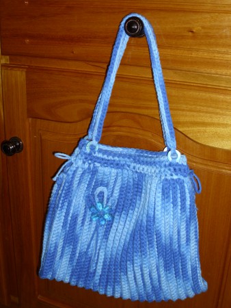 3A - Mala em fio-de-algodão azul matizado com alças de ombro em trapilho