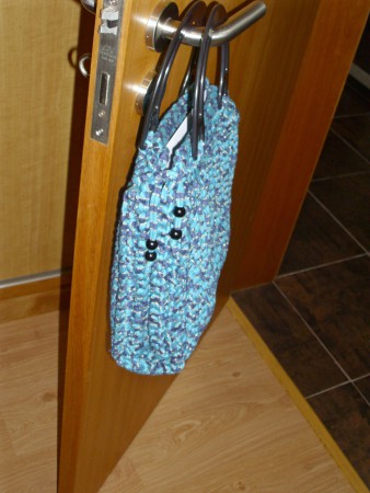 17B - Mala em trapilho matizado azul escuro/azul claro/dourado com alças de mão pretas