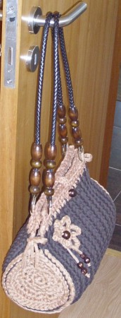 16B - Mala em trapilho castanho com laterais em trapilho castanho alaranjado e alças de ombro pretas/castanhas